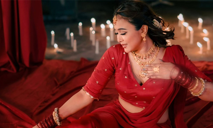 ভালোবাসায় বাকরুদ্ধ &lsquo;অলরাউন্ডার&rsquo; চমক