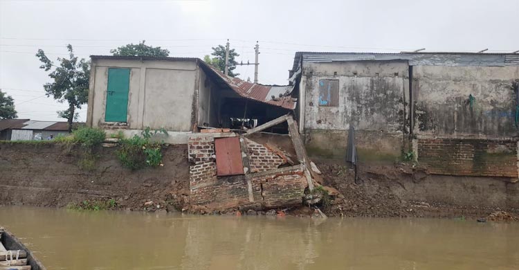 পাহাড়ি ঢলে সুরমায় ভাঙন, ঝুঁকিতে দুই শতাধিক বসতভিটা