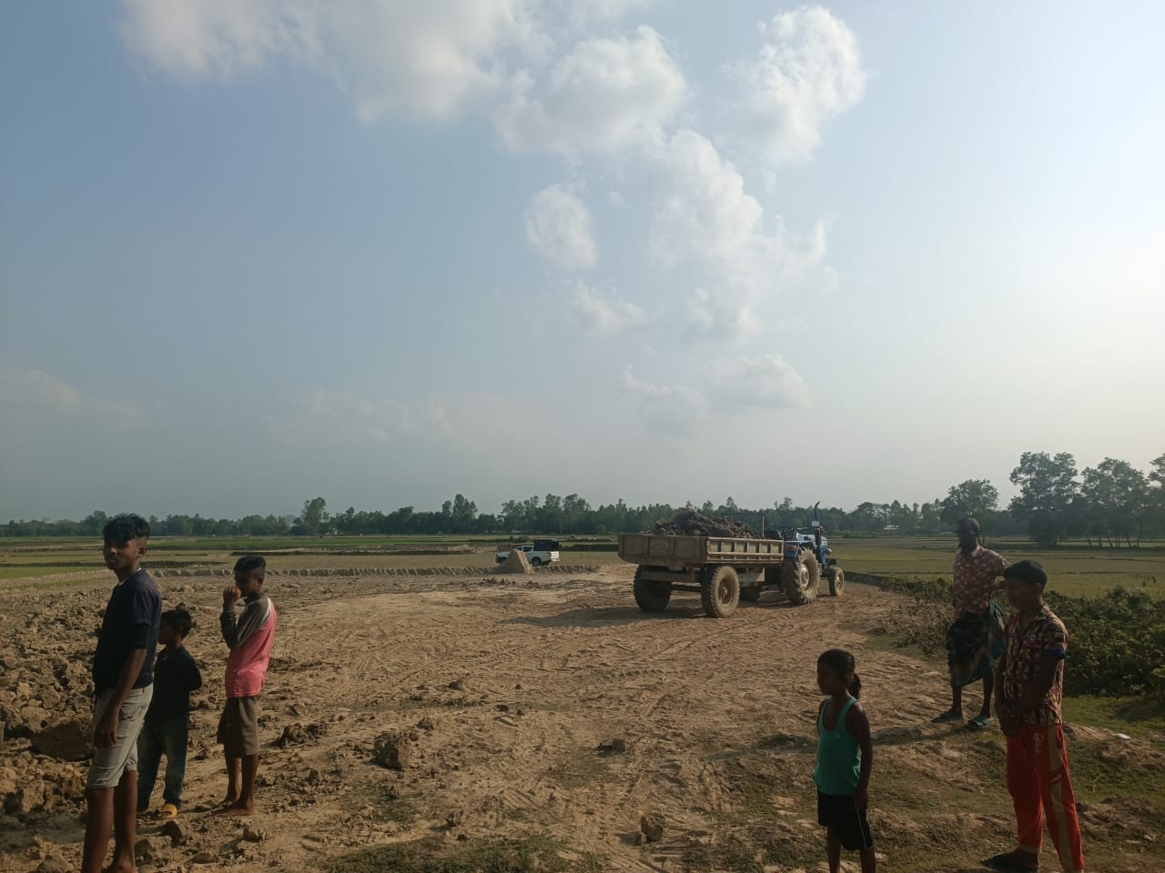 নবীগঞ্জে ফসলি জমি থেকে মাটি কাটার দায়ে জরিমানা 