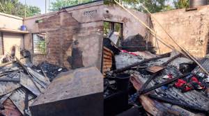 রাজনগরে চারটি দোকানসহ একটি বাসায় আগুন