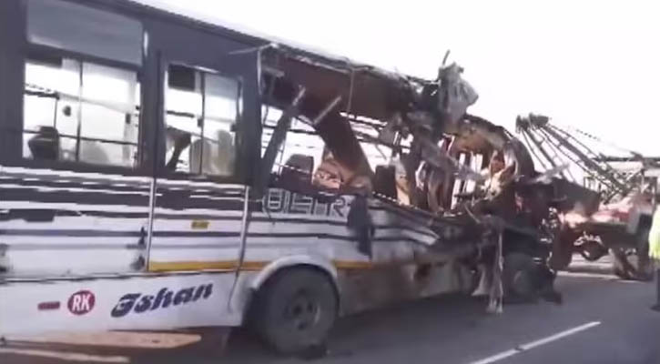 আসামে বাস-ট্রাক মুখোমুখি সংঘর্ষে ১৪ জন নিহত