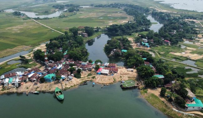 নদী দখল করে গড়ে উঠেছে বাজার, জলবায়ু ঝুঁকির ভার বইছে হাওরবাসী
