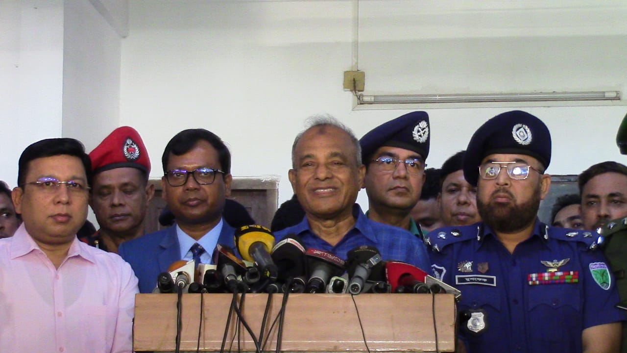 নির্বাচনে সেনা, নৌ ও বিমানবাহিনী থাকবে : স্বরাষ্ট্র উপদেষ্টা