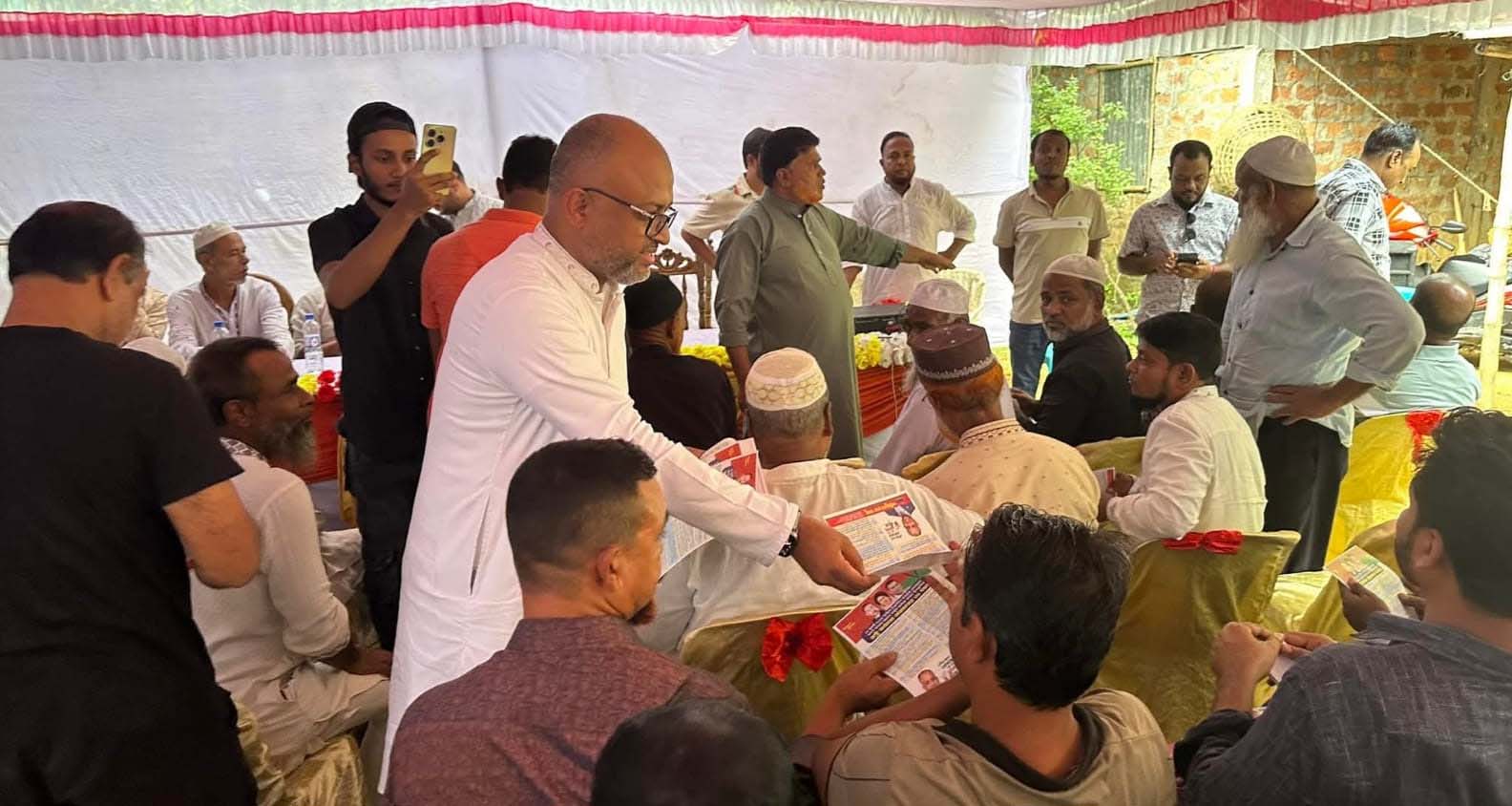 বড়লেখায় বিএনপির মনোনয়ন প্রত্যাশী সাজুর গণসংযোগ ও উঠান বৈঠক