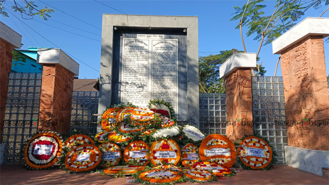 শহীদ বুদ্ধিজীবীদের প্রতি সর্বস্তরের মানুষের শ্রদ্ধা