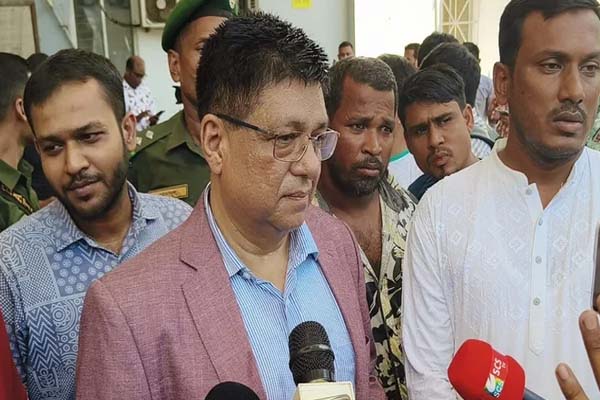 দুর্ঘটনায় আহত ১৪ জনের ১২ জনের অবস্থা নিয়ে শঙ্কা নেই: জানালেন পরিচালক