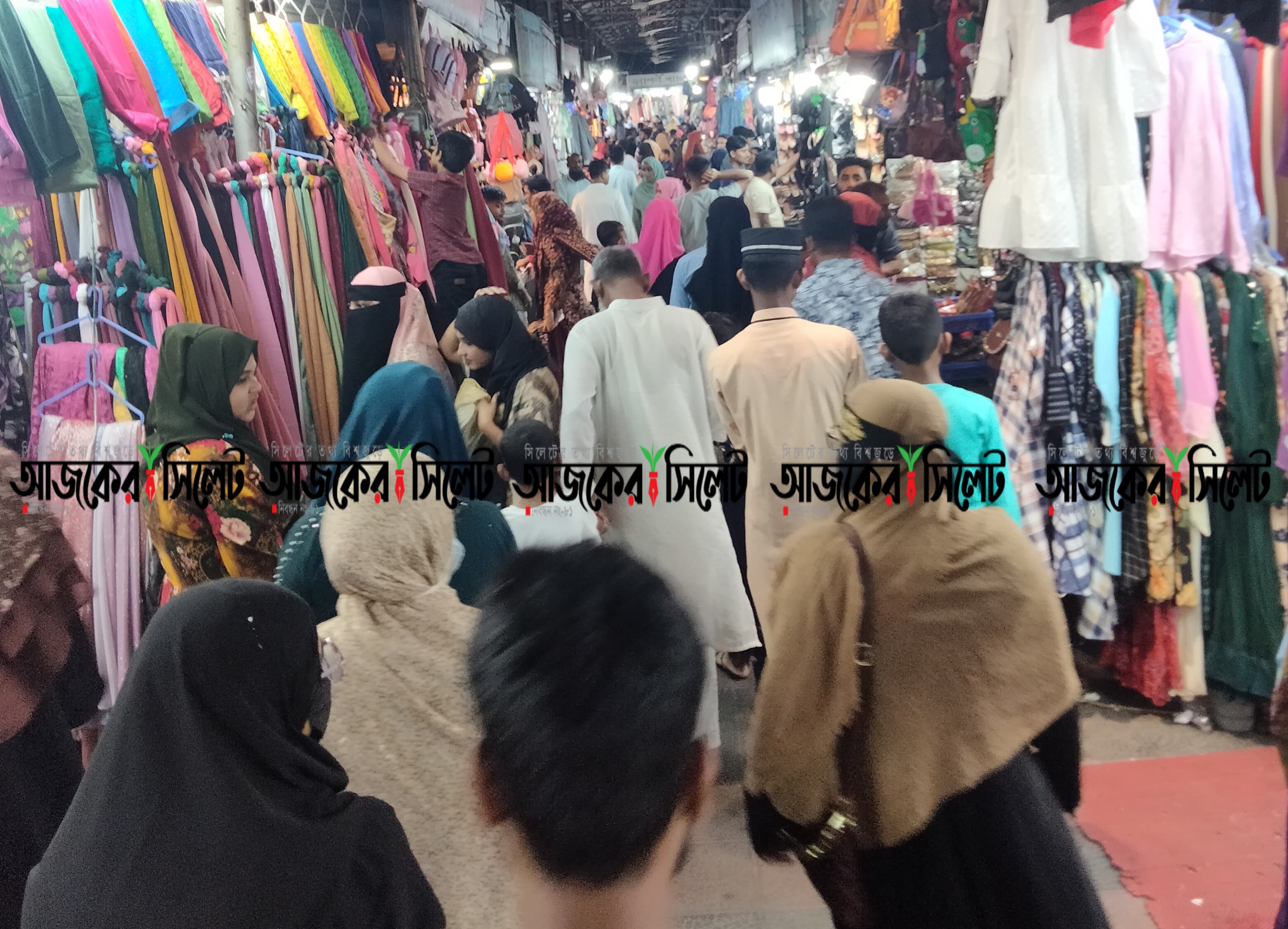 জমে ওঠেছে ঈদ বাজার