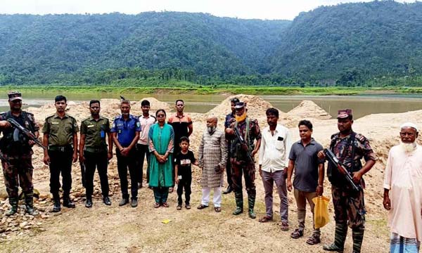 সিলেটে টাস্কফোর্সের অভিযানে ৭ হাজার ঘনফুট বালু জব্দ