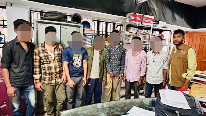 চাঁদনীঘাটে জুয়ার আসর থেকে আটক ৭