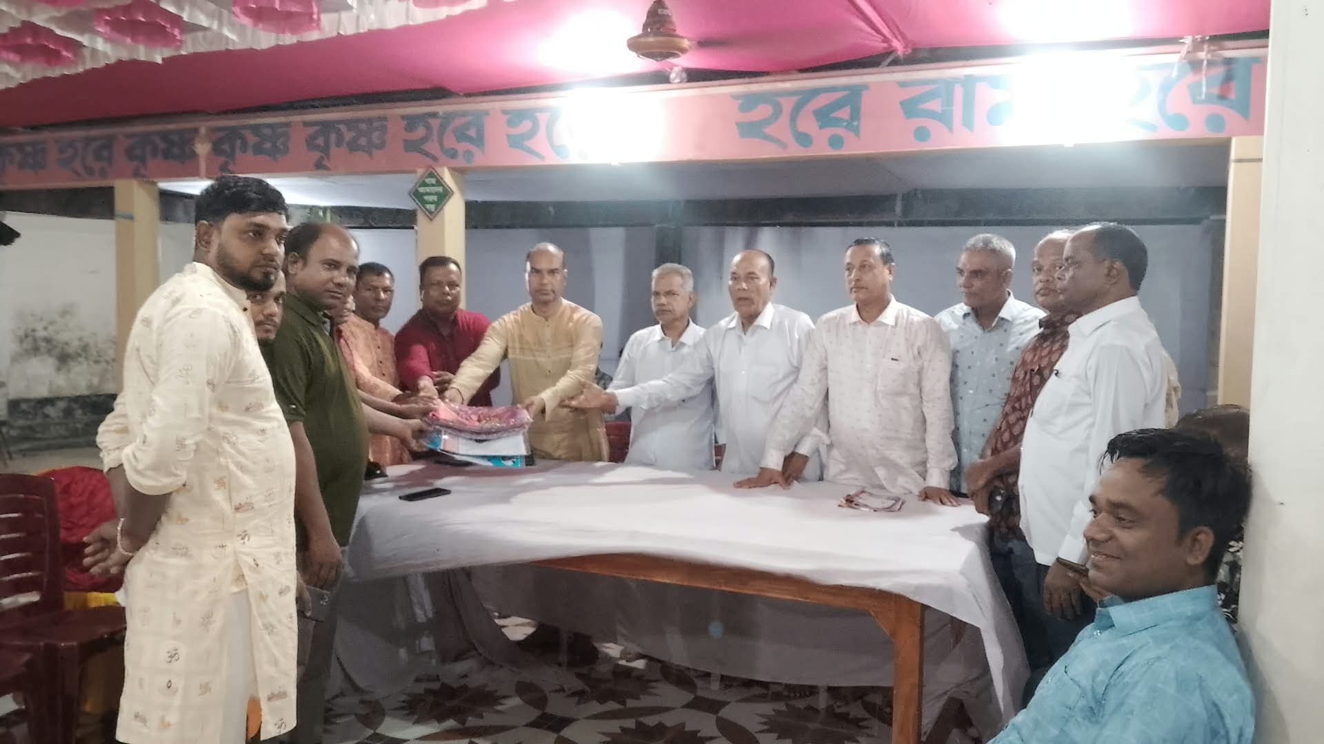 জৈন্তাপুরে পূজা উদযাপন পরিষদের উদ্যোগে মণ্ডপ পরিদর্শন ও বস্ত্র উপহার বিতরণ