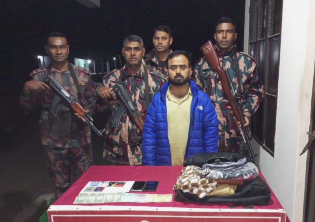 ভারত থেকে ফেরার পথে চুনারুঘাট সীমান্তে বরিশালের যুবক  গ্রেপ্তার
