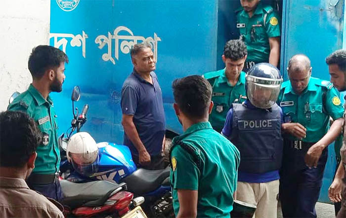 আদালত চত্বরে শিশু ফাহিমা হত্যা মামলার প্রধান আসামি জাকির হামলার শিকার
