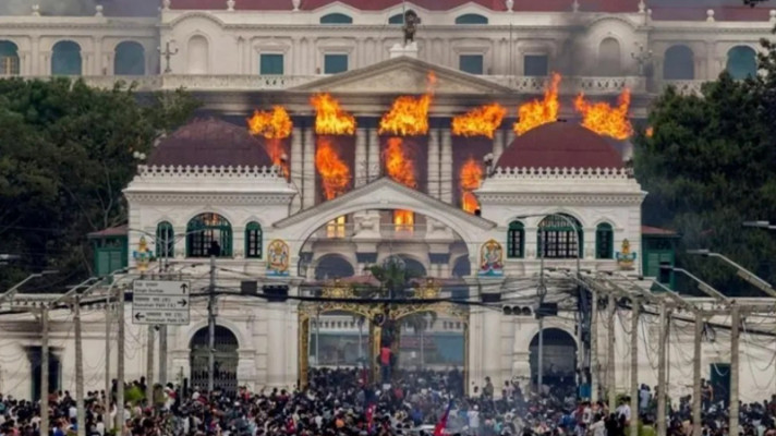 রাজনৈতিক সংকটে নেপাল, পার্লামেন্ট পুনর্বহালের দাবি