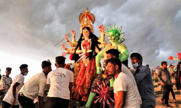 প্রতিমা বিসর্জনে শেষ হচ্ছে দুর্গোৎসব