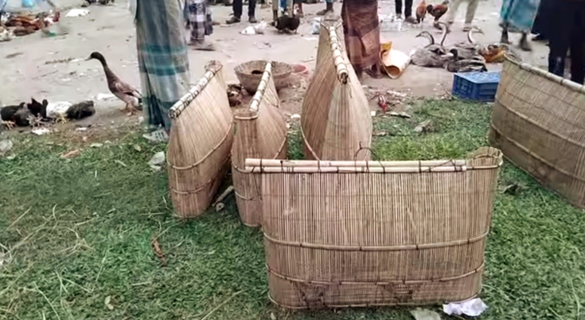 ঐতিহ্যের বাহক চিরচেনা শতবর্ষী হাট