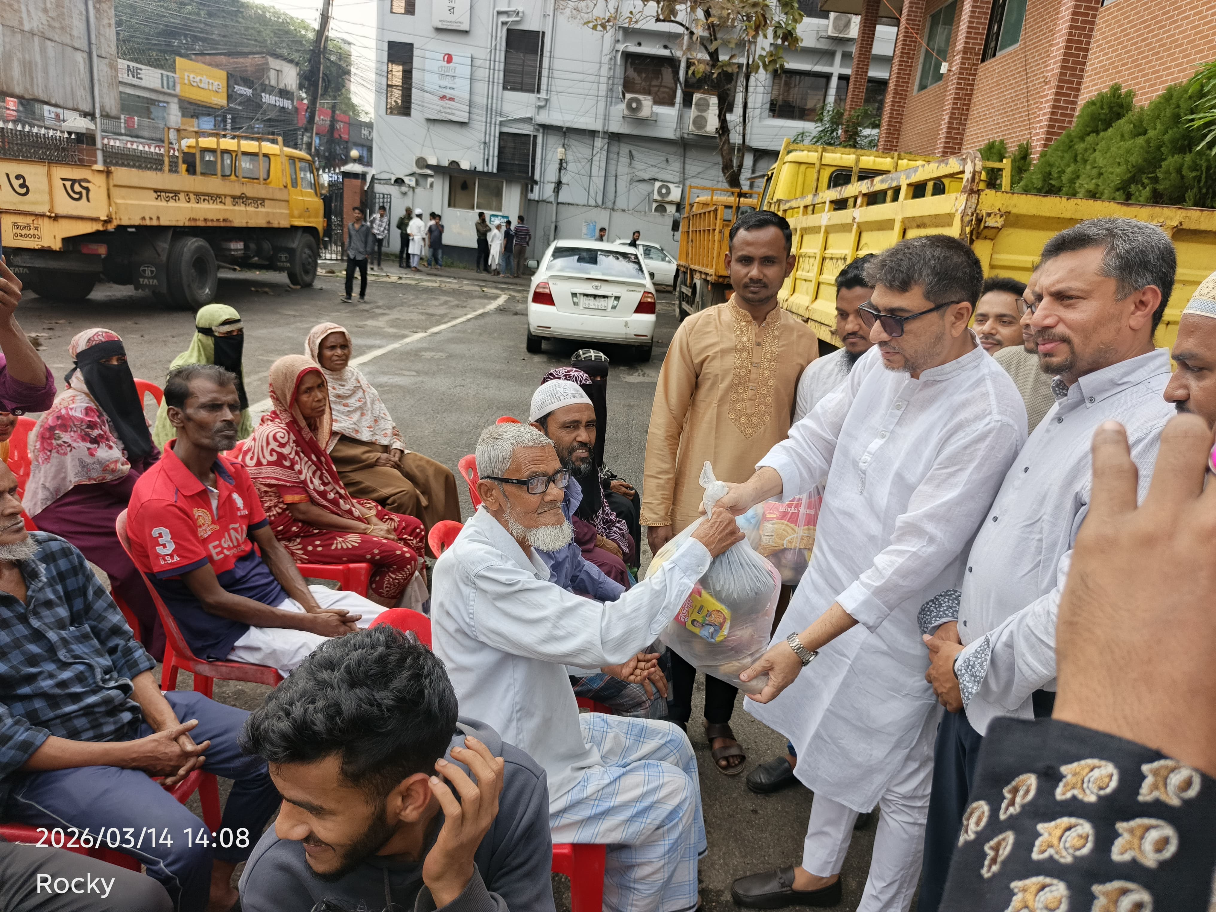 ঈদের প্রকৃত আনন্দ অসহায় মানুষের মুখে হাসি ফোটানো: মিফতাহ্ সিদ্দিকী