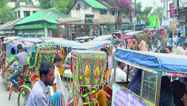 টমটম-অবৈধ পার্কিংয়ে নাকাল হবিগঞ্জ, যানজট এখন নিত্যদিনের