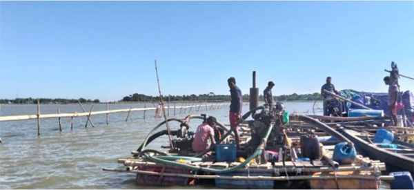 দিরাইয়ে অবৈধভাবে বালু উত্তোলন, ফেলা হচ্ছে মহাসড়কে