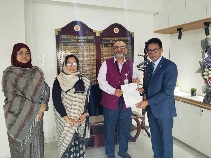 আনুষ্ঠানিকভাবে পদত্যাগ করলেন ঢাবি উপাচার্য