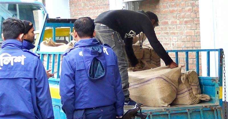 হবিগঞ্জে পুলিশি পাহারায় যাচ্ছে নির্বাচনী সরঞ্জাম
