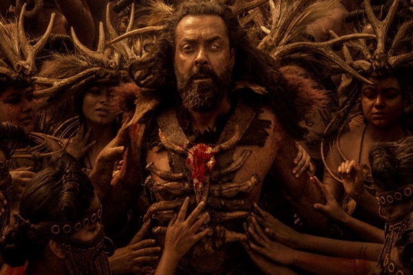 &lsquo;নতুন লুকে&rsquo; চমকে দিলেন ববি দেওল