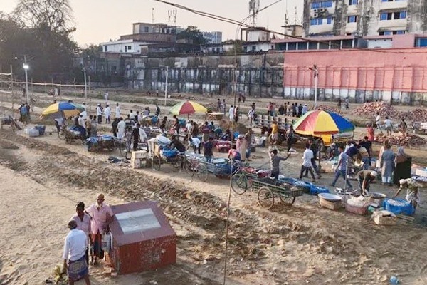 হকার সমস্যাকে চ্যালেঞ্জ হিসেবে গ্রহন করলেন মেয়র