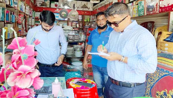 ফুটপাত দখল ও অস্বাস্থ্যকর পরিবেশের বিরুদ্ধে অভিযান, জরিমানা ৩৬ হাজার টাকা