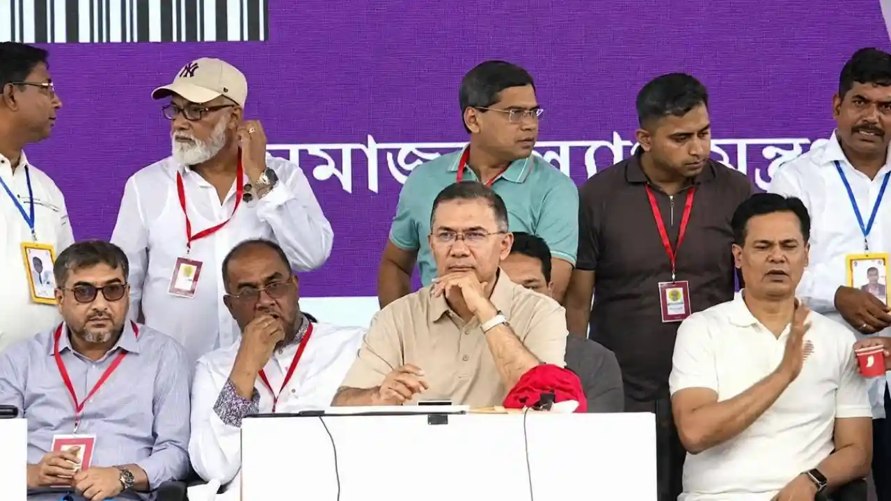 শ্রীমঙ্গলে বক্তব্য দিচ্ছেন প্রধানমন্ত্রী