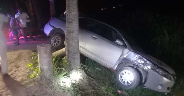চুনারুঘাটে বিপুল পরিমাণ গাঁ জা বহনকারী প্রাইভেটকার খাদে