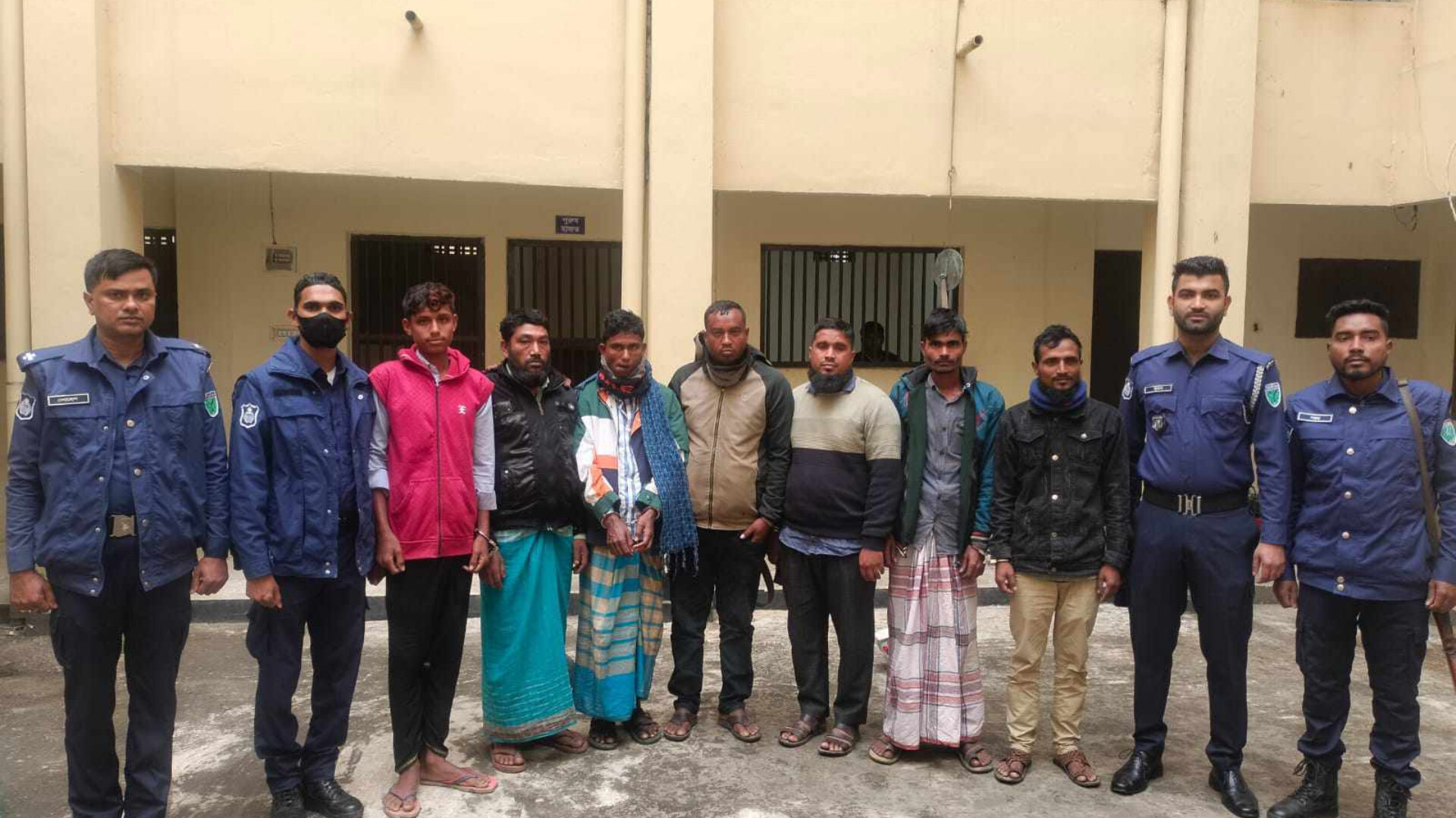 গোয়াইনঘাটে পুলিশের বিশেষ অভিযানে গ্রেপ্তার ১০