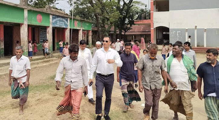 এমপির পরিদর্শনকালে অনুপস্থিত ১২ স্কুল শিক্ষককে শোকজ