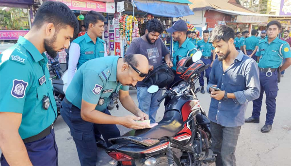 নগরীতে এসএমপি'র অভিযানে তৃতীয় দিনে ৬৯ যানবাহন আটক