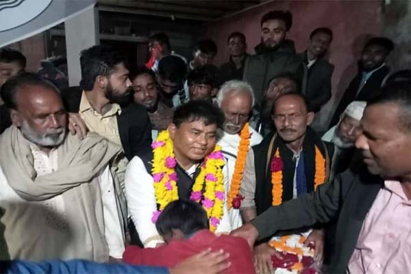 মধ্যনগরে ফুলেল শুভেচ্ছায় সিক্ত রনজিত সরকার
