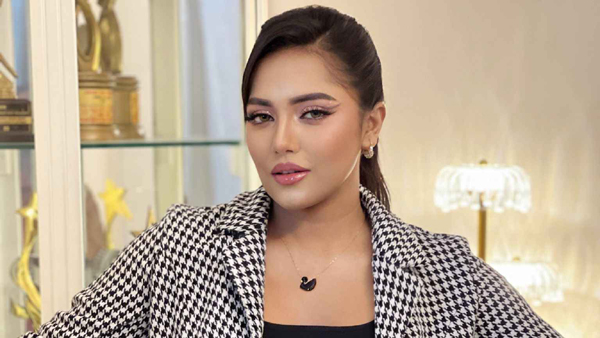 ভালোবাসা মানে শুধু হাত ধরা নয়: সামিরা মাহি