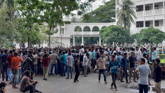 প্রধান বিচারপতির পদত্যাগ চেয়ে সুপ্রিম কোর্ট ঘেরাও