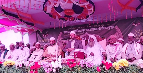 মুরব্বি খ্যাত মোশতাক ফয়েজী দোয়ারাবাজারে 