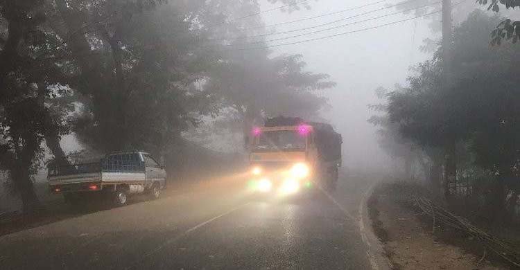 জগন্নাথপুরে দিনের বেলায়ও ঘন কুয়াশা