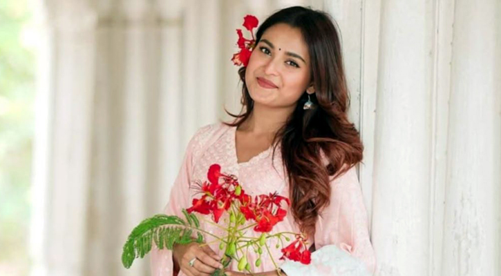 বেশি কথা বলেন তটিনী!