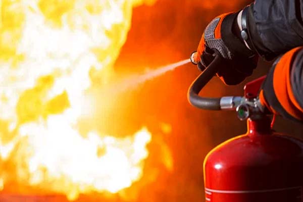 কুমারপাড়া গ্যাস লাইনে হঠাৎ আগুন 