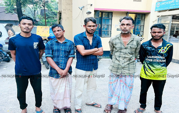 কালিঘাট পেয়াজপট্টি থেকে ৫ জুয়াড়ি আটক