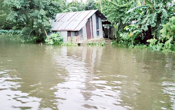 ওসসমানীনগরে আশ্রয়কেন্দ্রে দুই শতাধিক মানুষ, প্রশাসনের তালিকায় ৪৩ জন