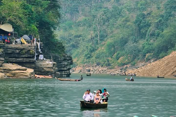 জাফলংয়ে পাথর তুলতে গিয়ে বারকি শ্রমিক নিখোঁজ
