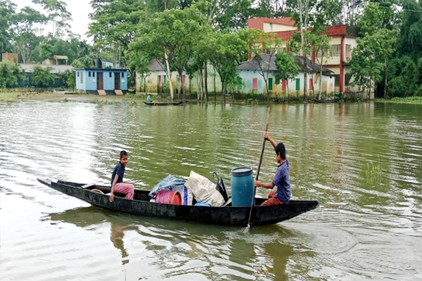 গোয়াইনঘাটে কমছে বন্যার পানি নিজগৃহে ফিরছে মানুষ
