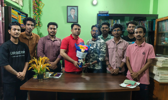 সিলেটে অ্যাডভোকেট পলাশ চন্দ্র ধর-কে কাব্যহিত সংঘের সংবর্ধনা