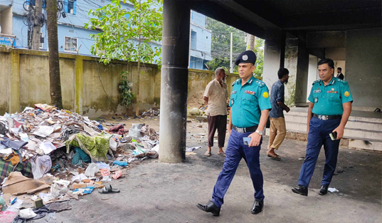 থানা-ফাঁড়ি পরিদর্শন করলেন এসএমপি কমিশনার জাকির