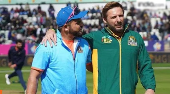 পাকিস্তানকে খোঁচা দিলেন রায়না