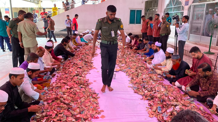 তৃতীয়বার খুলল শাহজালালের মাজারের দানবাক্স, ৩৪ দিনের দান গণনা শুরু