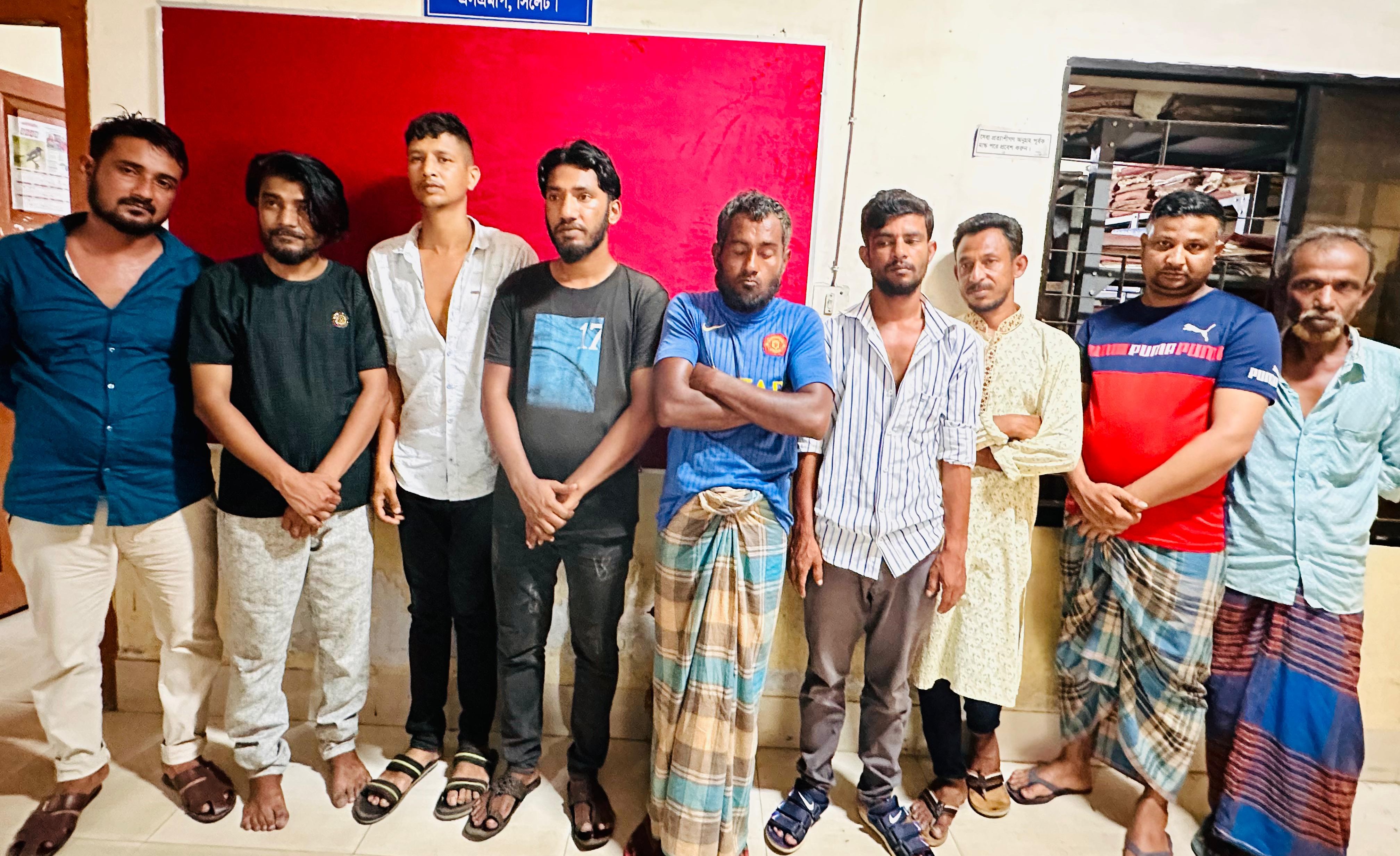 তালতলা থেকে ডিবির অভিযানে ৯ জুয়াড়ি আটক