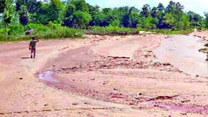 চুনারুঘাট প্রকাশ্যে লুট হচ্ছে &lsquo;সাদা সোনা&rsquo;