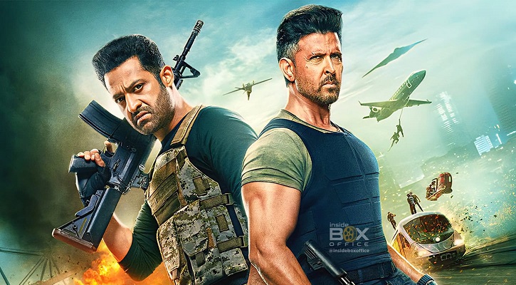 হৃতিক-এনটিআরের সিনেমায় &lsquo;কুরুচিকর অঙ্গভঙ্গি&rsquo;, আপত্তি সেন্সরের!